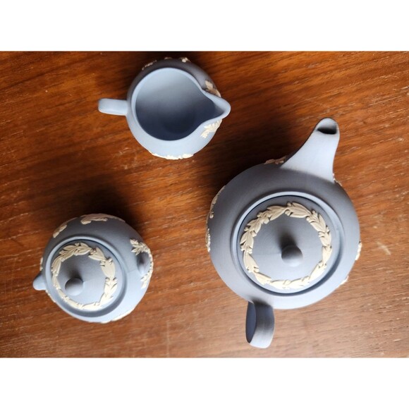 Wedgwood Miniature Tea Set 1:12 Scale Blue Jasperware Dollhouse No Box - Picture 10 of 12